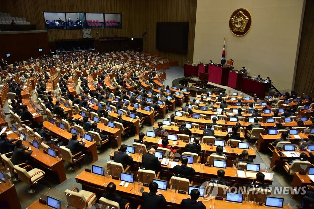 여야, 공수처법 개정안 대치…野 필리버스터 진행