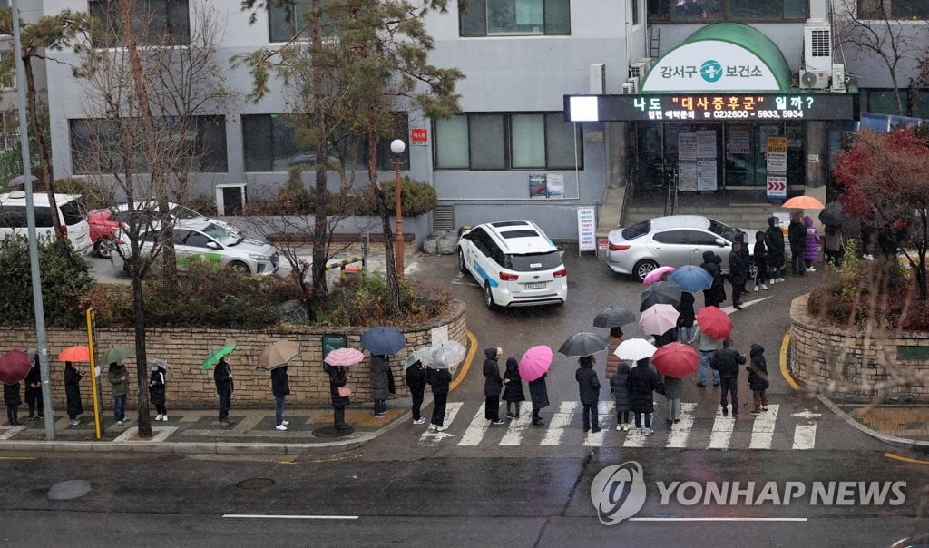 [속보] 박능후 "3단계 상향 검토 착수…3단계 막을 마지막 기회"