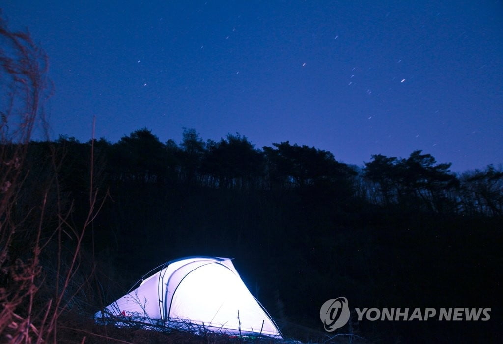 계곡 텐트서 20대 남녀 숨진 채 발견…부검 의뢰