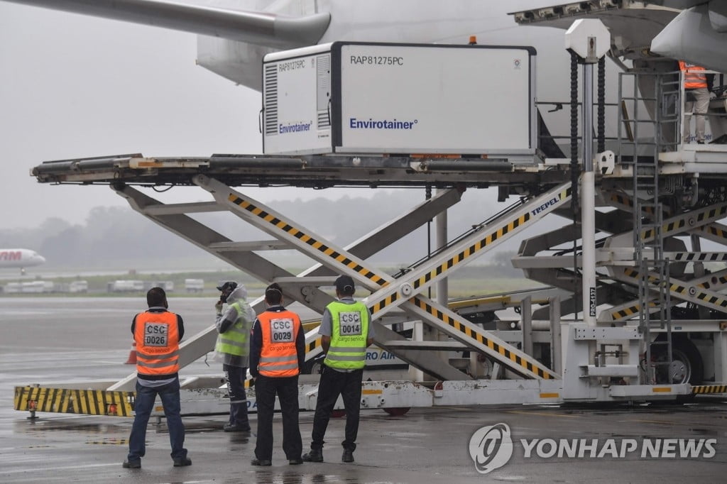 춘제 앞둔 中 "방역상황 심각"…고위험군 곧 백신 접종