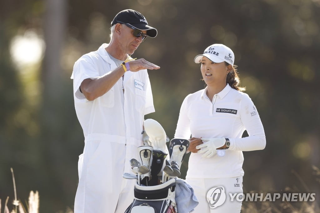 고진영, LPGA 최종전 우승해 2년연속 상금왕…김세영, 올해의 선수