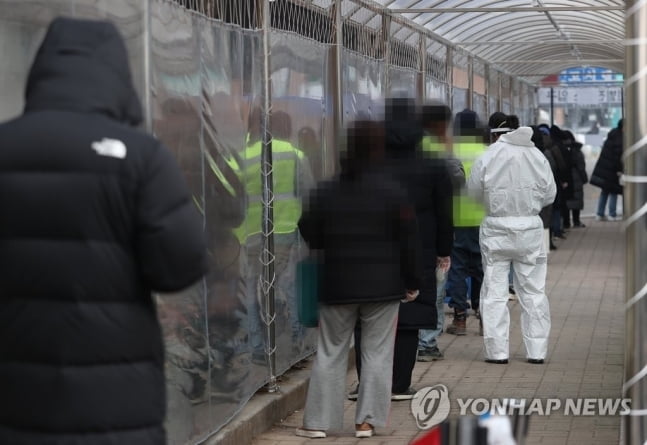 3단계 격상 여부, 이번에는 나오나…정부 "면밀히 분석 중"