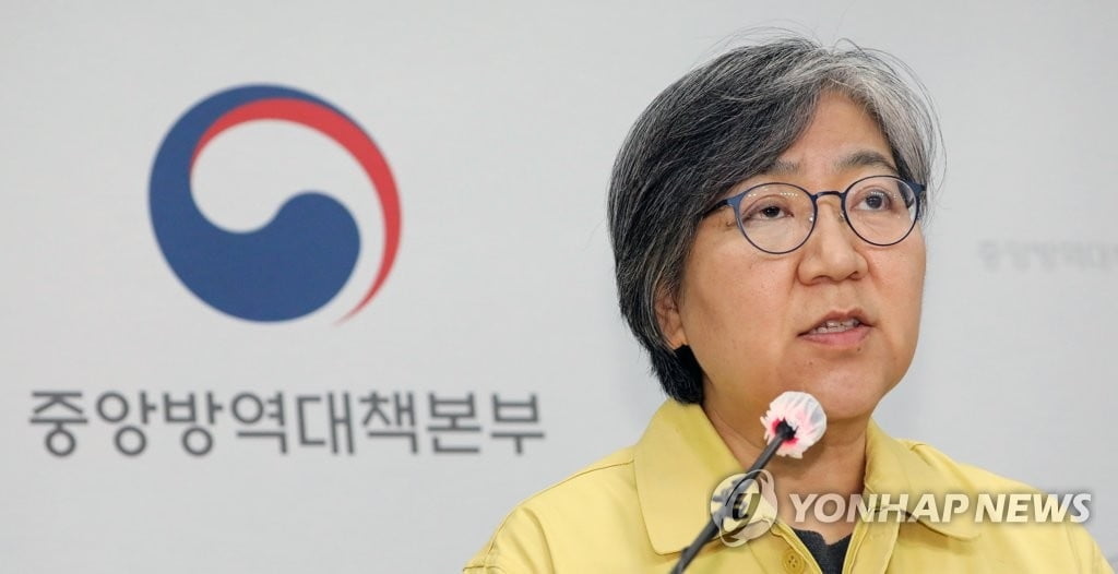 정은경 "지역감염 위험 매우 높아…3단계는 검토 중"