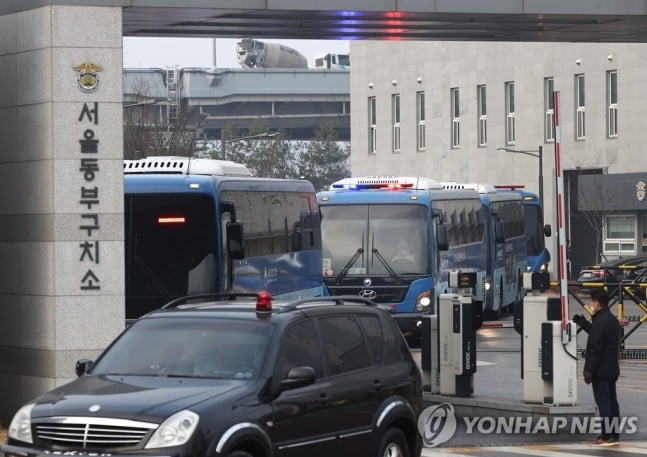 송파 동부구치소 집단감염 757명…"지역확산 가능성 낮아"