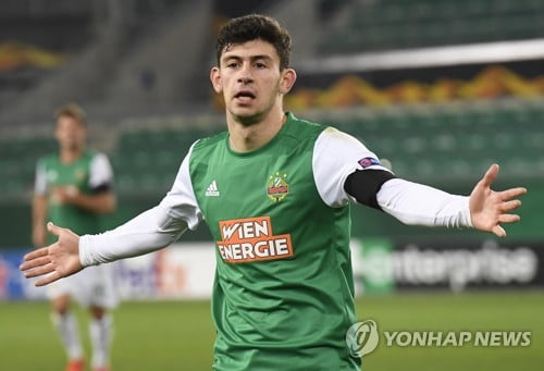 맨유, 영입 전략 변화… 17세 유망주' 두고 바르사와 경쟁 | 한국경제 맨유, 영입 전략 변화… 17세 유망주' 두고 바르사와 경쟁 | 한국경제