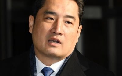 체포된 '가세연' 강용석…8시간 조사 후 석방 "빵 마저 먹어야"