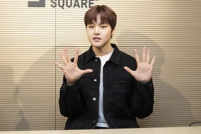 BAE173 도현, '스타책방' 1만 재생 최단기록 … 텐아시아X그레이트북스X네이버 콜라보