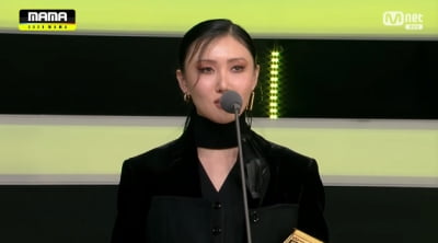 '2020 MAMA' 화사, 베스트 퍼포먼스 솔로상…수상소감 '울먹'