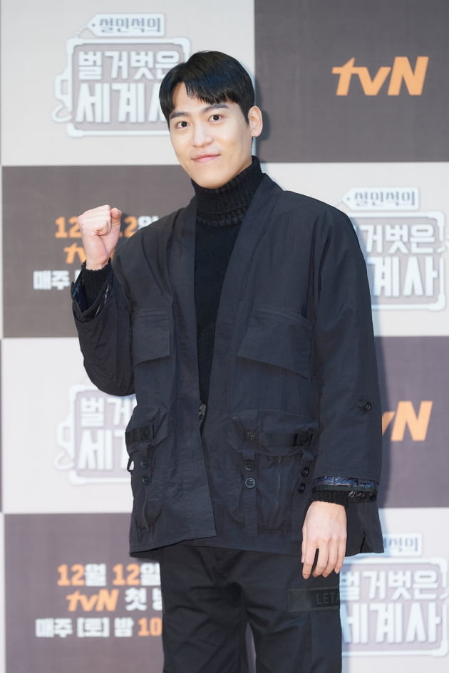 가수 존박이 11일 오후 온라인 생중계된 tvN 새 예능프로그램 '설민석의 벌거벗은 세계사' 제작발표회에 참석했다. /사진제공=tvN