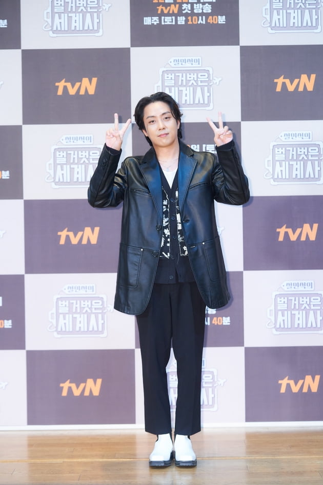 가수 은지원이 11일 오후 온라인 생중계된 tvN 새 예능프로그램 '설민석의 벌거벗은 세계사' 제작발표회에 참석했다. /사진제공=tvN