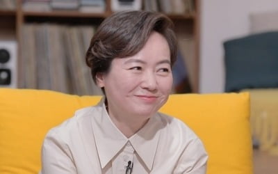 '방구석 1열' 홍지영 감독 "김윤석, 세 가지 버전으로 연기해" 극찬