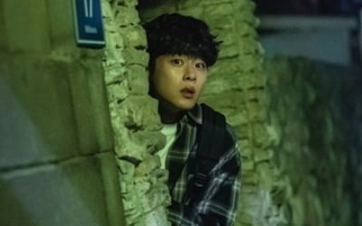 '경이로운 소문' 김세정, 한밤중 '의문의 집' 방문