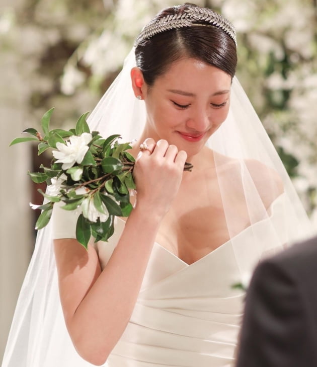 수현, 결혼 1주년 자축 "내 생애 가장 행복했던 날"