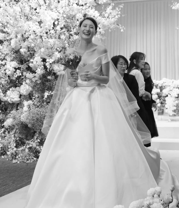 수현, 결혼 1주년 자축 "내 생애 가장 행복했던 날"