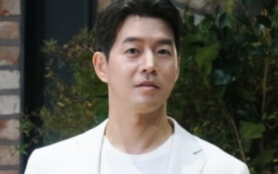 이상윤, 촬영현장 환하게 밝힌 수트핏 '훈훈'