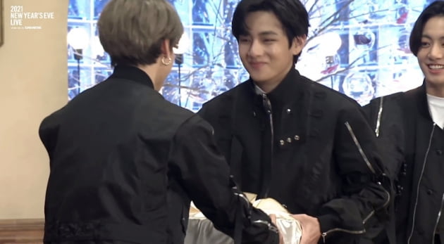 Bulletproof Boy Scouts Sochi Jungkook presents a Korean beef set for the new year…  A joke to understand