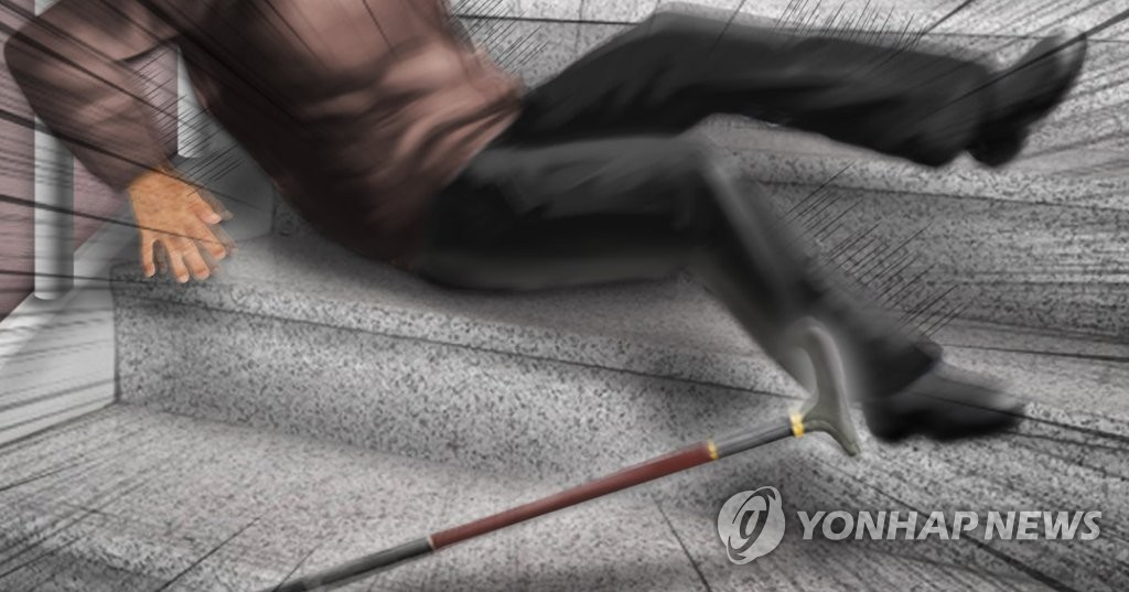 겨울철 실내외 낙상 주의…고관절 골절 20%, 1년 내 사망