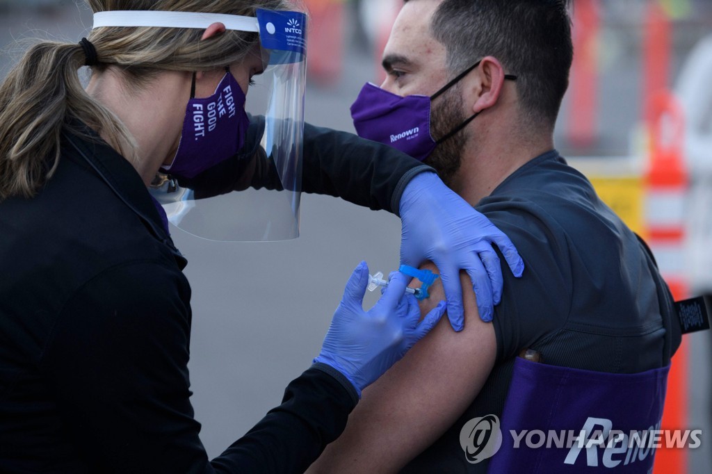 "중환자실 없다"…미, 코로나 환자 급증에 '병원 붕괴' 위기