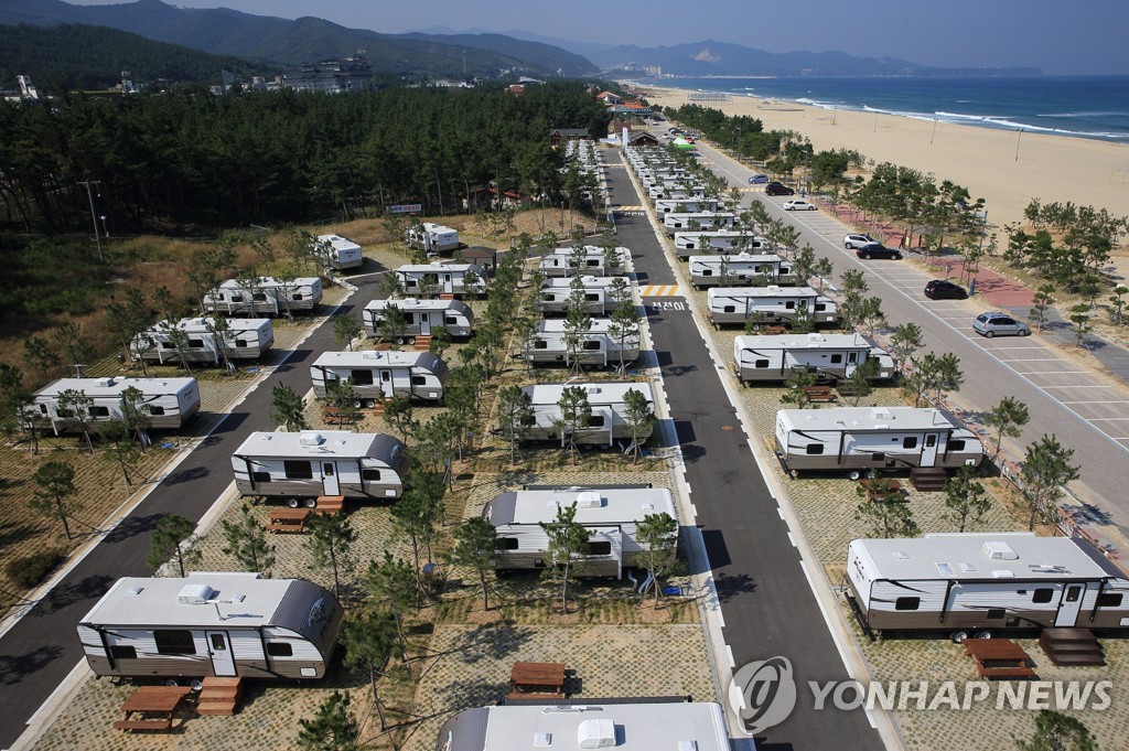 강원 '사흘간 99명' 스키장·병원·학교발 집단감염…총 968명