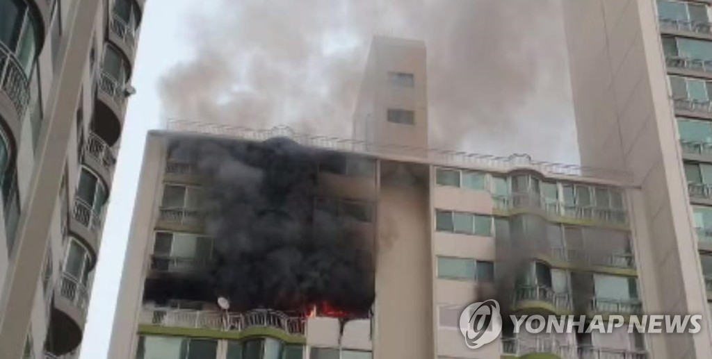 군포 아파트 화재 4명사망·1명중태…"현장서 난로발견"(종합3보)