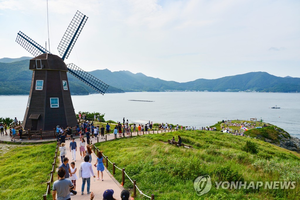 "오지 마세요"…거제 바람의 언덕·외도·매미성 연말연시 폐쇄