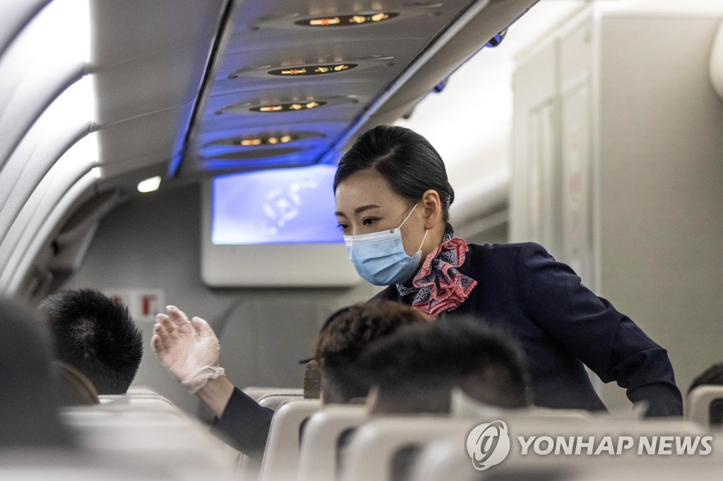 비행기 화장실서 코로나 걸릴라…중국, 승무원 기저귀착용 권고