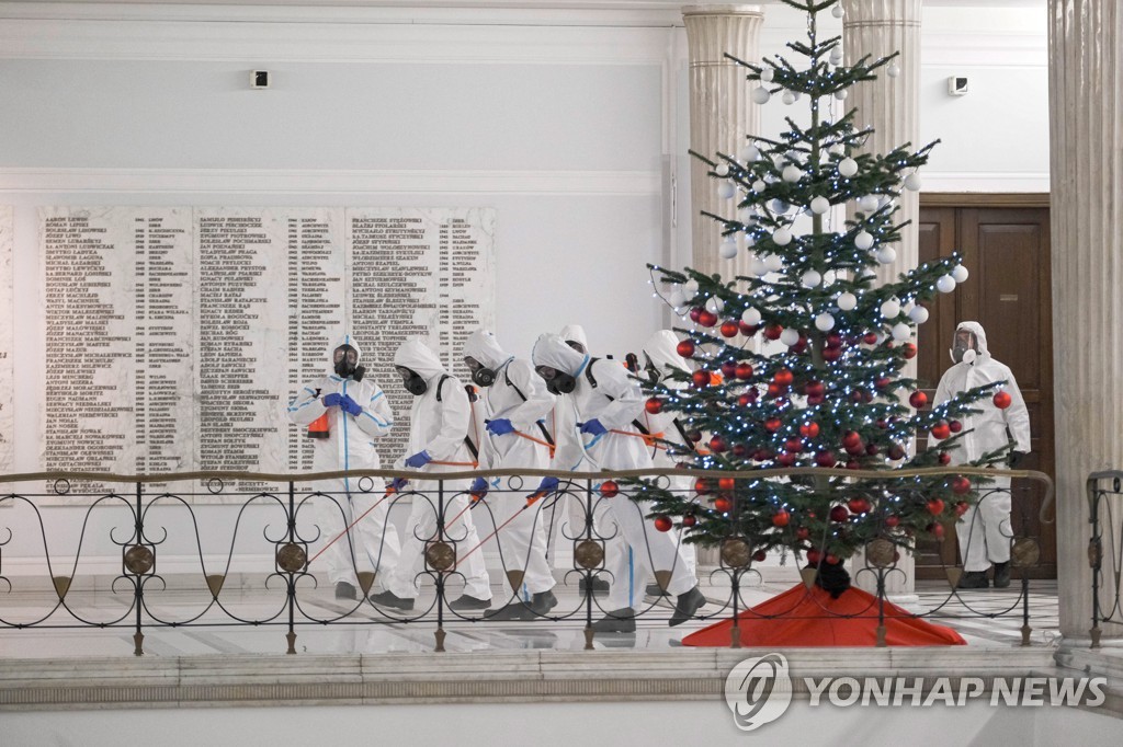 폴란드, 3주간 전국 부분 봉쇄…호텔·스키장·쇼핑몰 폐쇄