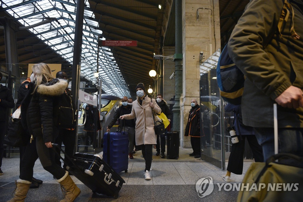 '설상가상' 영국, 코로나 변종 또 출현…"남아공서 유래"