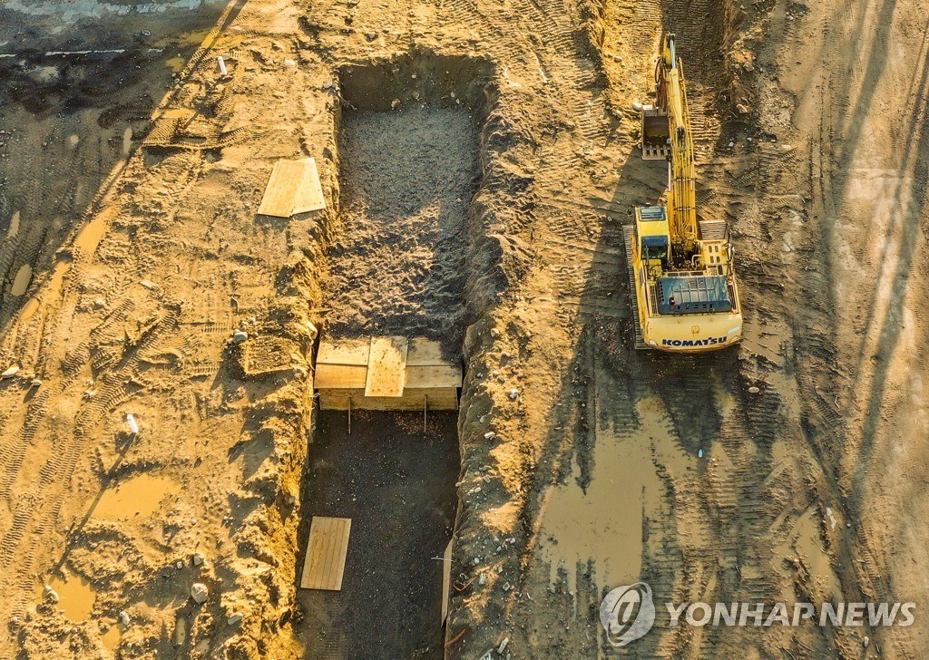 '코로나 소굴' 된 美, 마침내 백신접종 눈앞…방역실패 만회할까