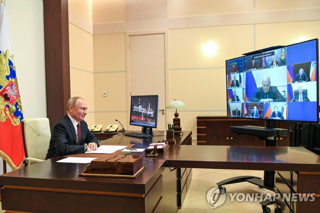 "푸틴, 휴양지에 복제 집무실 두고 머물러" 러 매체 보도