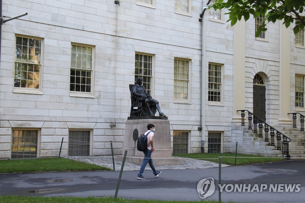 '텅빈 캠퍼스' 미국 대학가, 내년 봄부터 일부 정상화될 듯