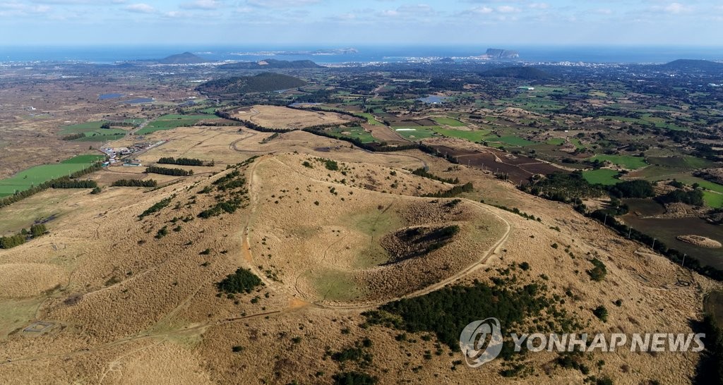 제주 용눈이오름 내년 2월부터 2년간 탐방 금지…휴식년제 시행