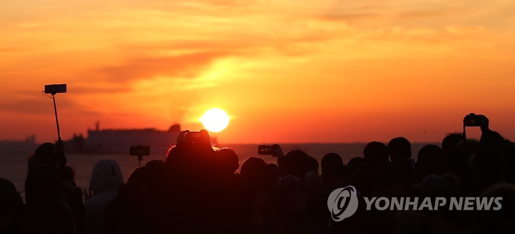 "신축년 새해맞이는 집에서"…울산 해맞이명소 전면 폐쇄