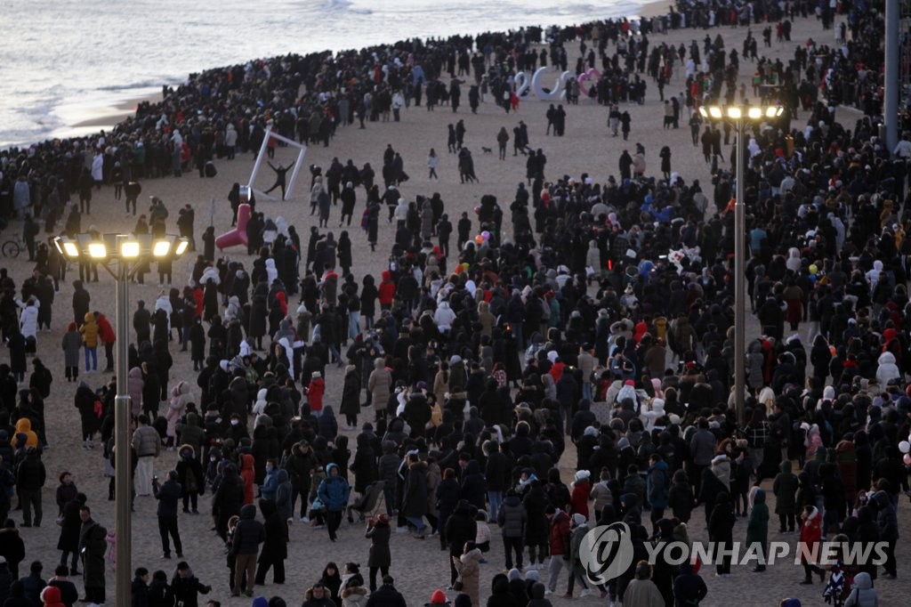 '2021년은 집에서 맞이해요'…코로나에 연말연시 행사 줄취소