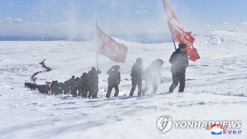 북한, 코로나 초특급 단계에도 백두산 답사재개…사상교육 방점