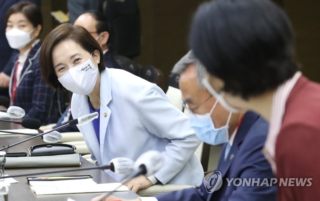 VR 활용한 현장 실습 허용하고 비대면 창업 육성한다