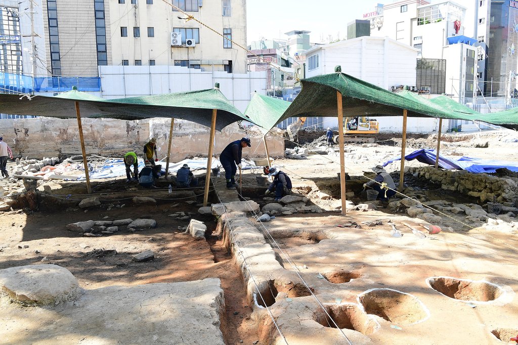 부산 동래구 신청사 건립 허가…유물 이전·복원 조건