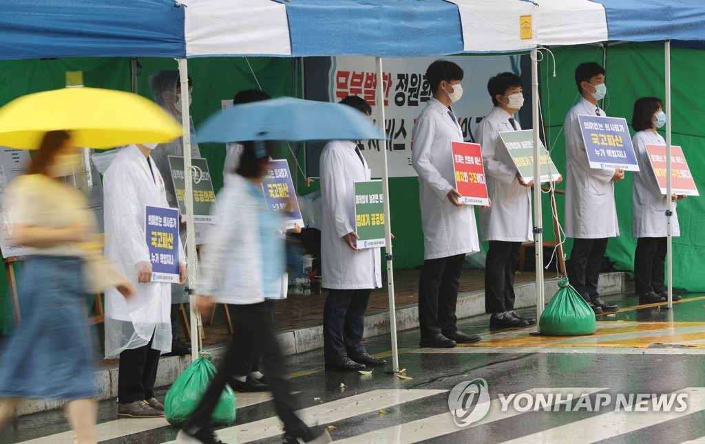 공정성 원칙 못지킨 의사국시…시험 집단거부 또 나오면 어쩌나