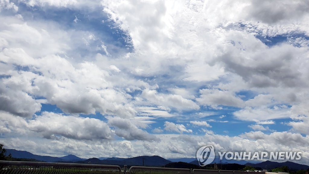 전북 구름 많다가 차차 맑아져…미세먼지 '나쁨'