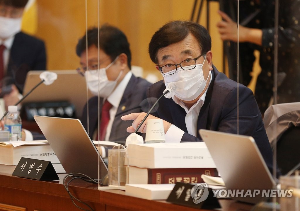 김종인 "전직 대통령 사과, 하지 않으면 안될 시기"