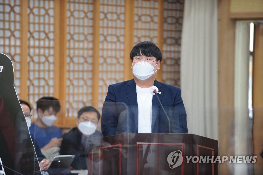 '교사 보복해임·왕따 논란' 명진고, 이번엔 "도서관 근무해라"