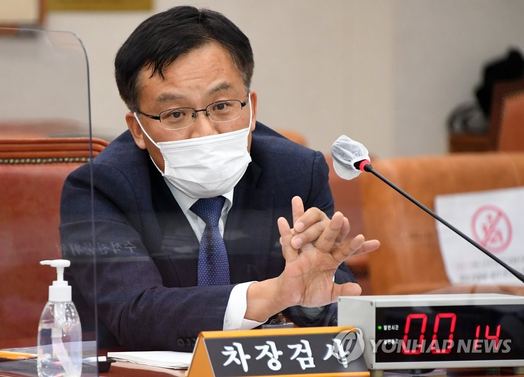 혼돈의 검찰…23일만에 다시 총장 직대체제로