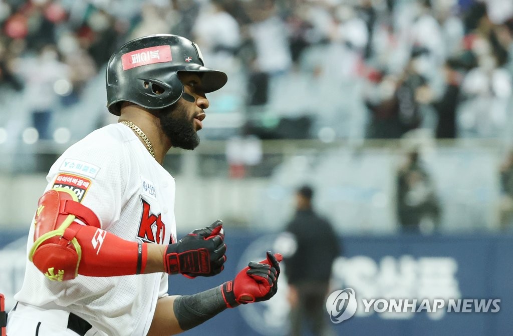 오치아이 삼성 2군 감독 "로하스, 샌즈보다 약점 없는 선수"