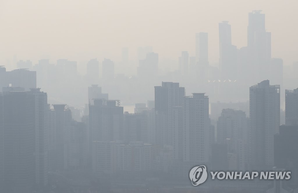 전국 대부분 미세먼지 '나쁨'…오후 남부 곳곳 산발적 눈·비