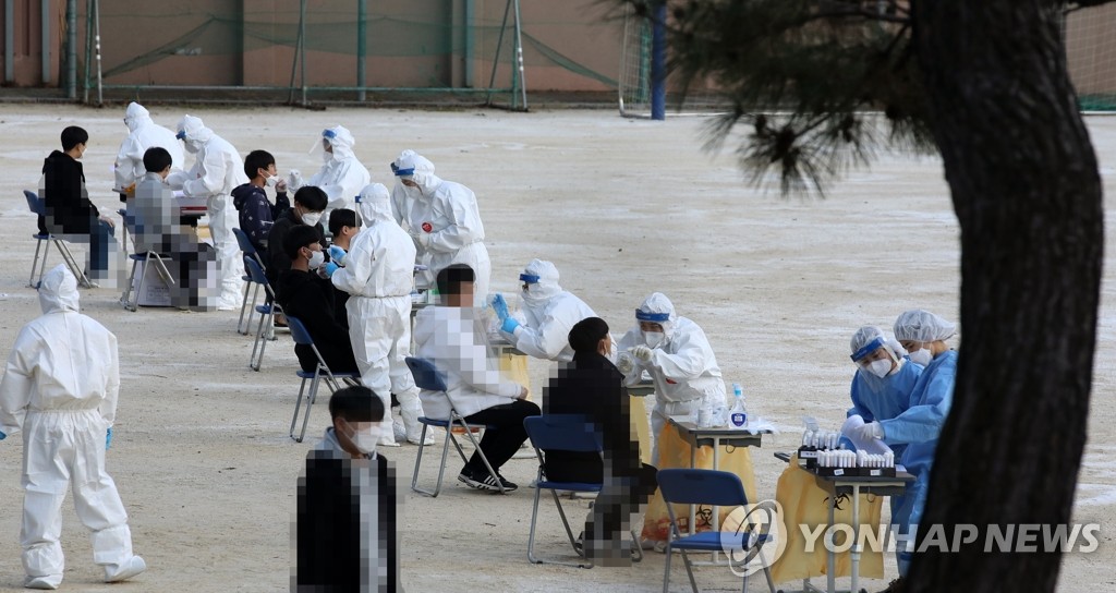 연일 400∼500명대…코로나19 확산세 어디까지, 이번주 중대고비