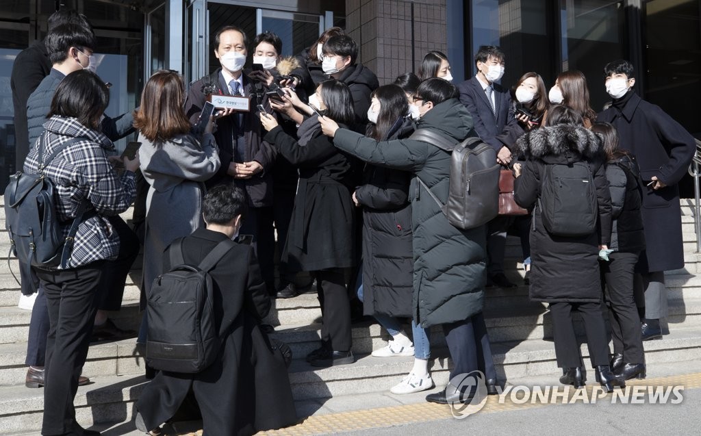 징계위 전초전…尹, 대검 감찰부 흔들며 秋 압박 공세