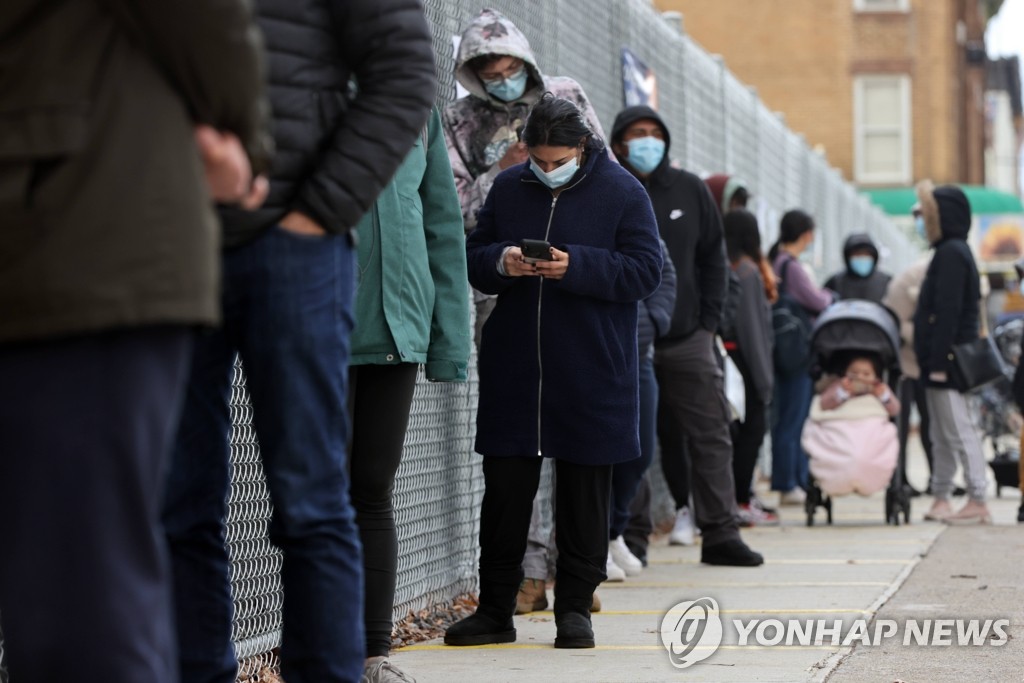 미국 하루 코로나 사망자 3천명 넘었다…겨울철 비상