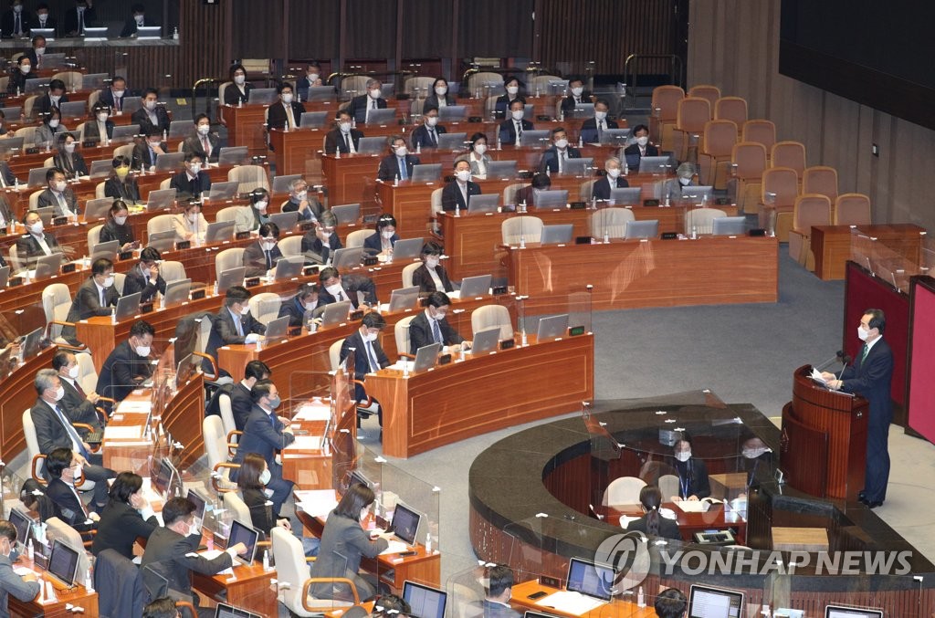 문대통령 "코로나 극복의지 담은 예산 통과…여야에 감사"