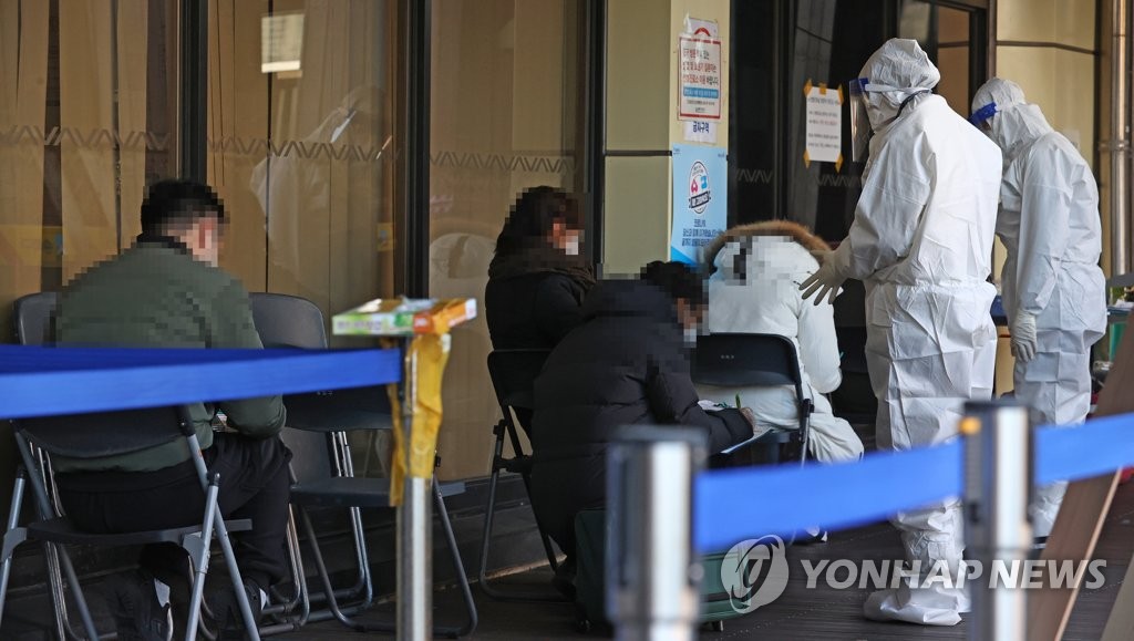 밴드동아리-병원서 새 집단발병…일상속 'n차 감염' 지속 확산