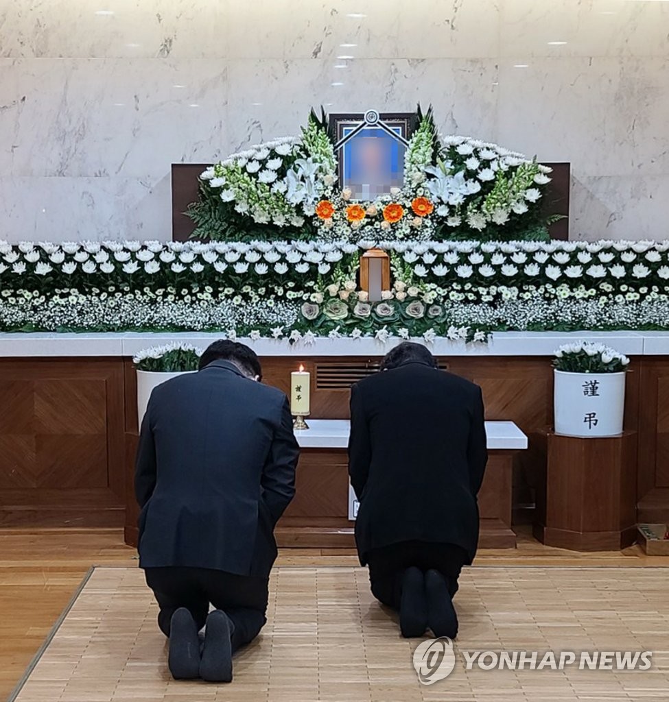 與 '이낙연 측근 금품' 보도에 "망자 예의 지켜라"